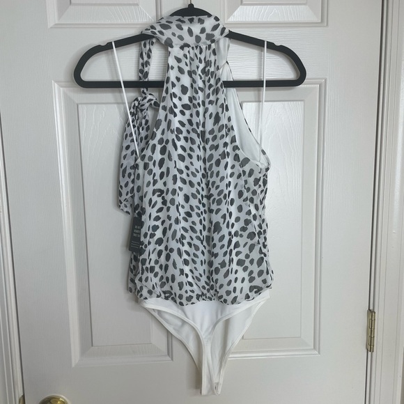 Express white & black animal print high neck tied bodysuit | S - Picture 5 of 8